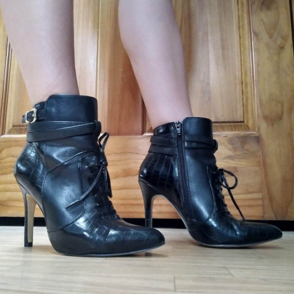 SOLD on another app Altuzarra _ ankle booties